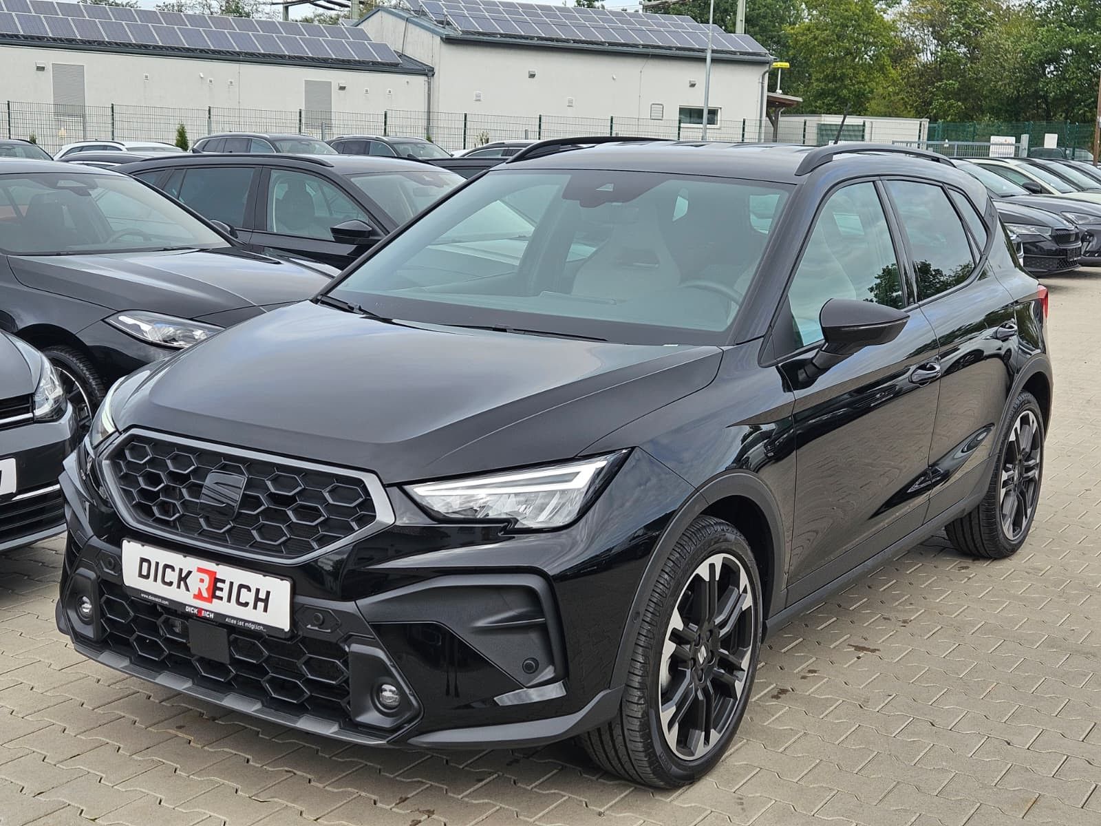 Fahrzeugabbildung SEAT Arona 1.5 TSI DSG FR Black Edition*LED*ACC*