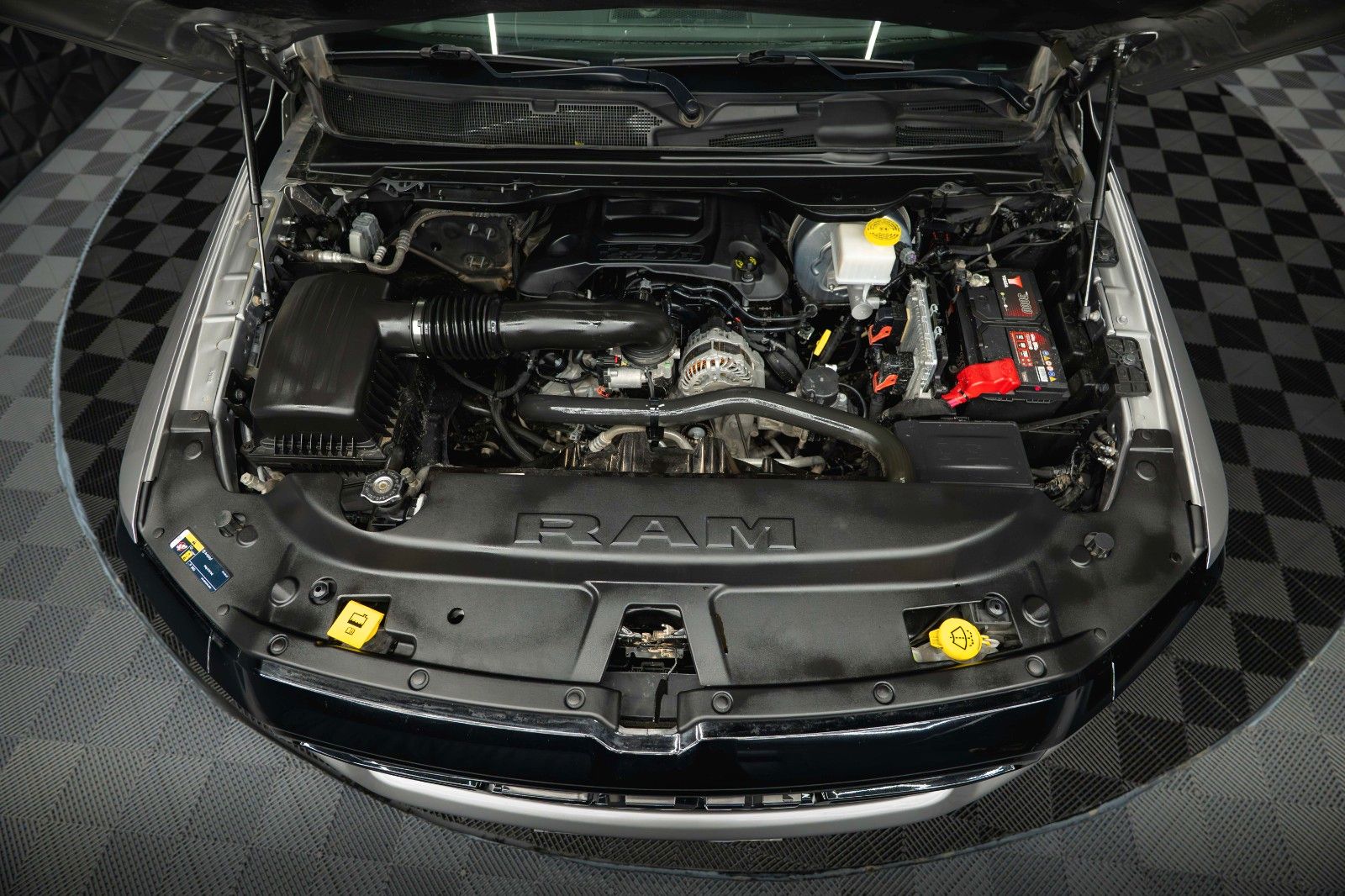 Fahrzeugabbildung Dodge RAM 5.7 V8 HEMI 4x4 LARAMIE PUNISHER *Pano*LED*