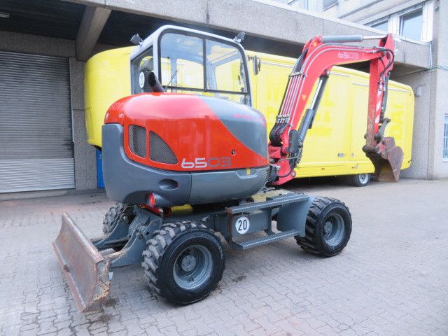 Neuson 6503 mit Löffel und Schild, Yanmar Diesel Motor