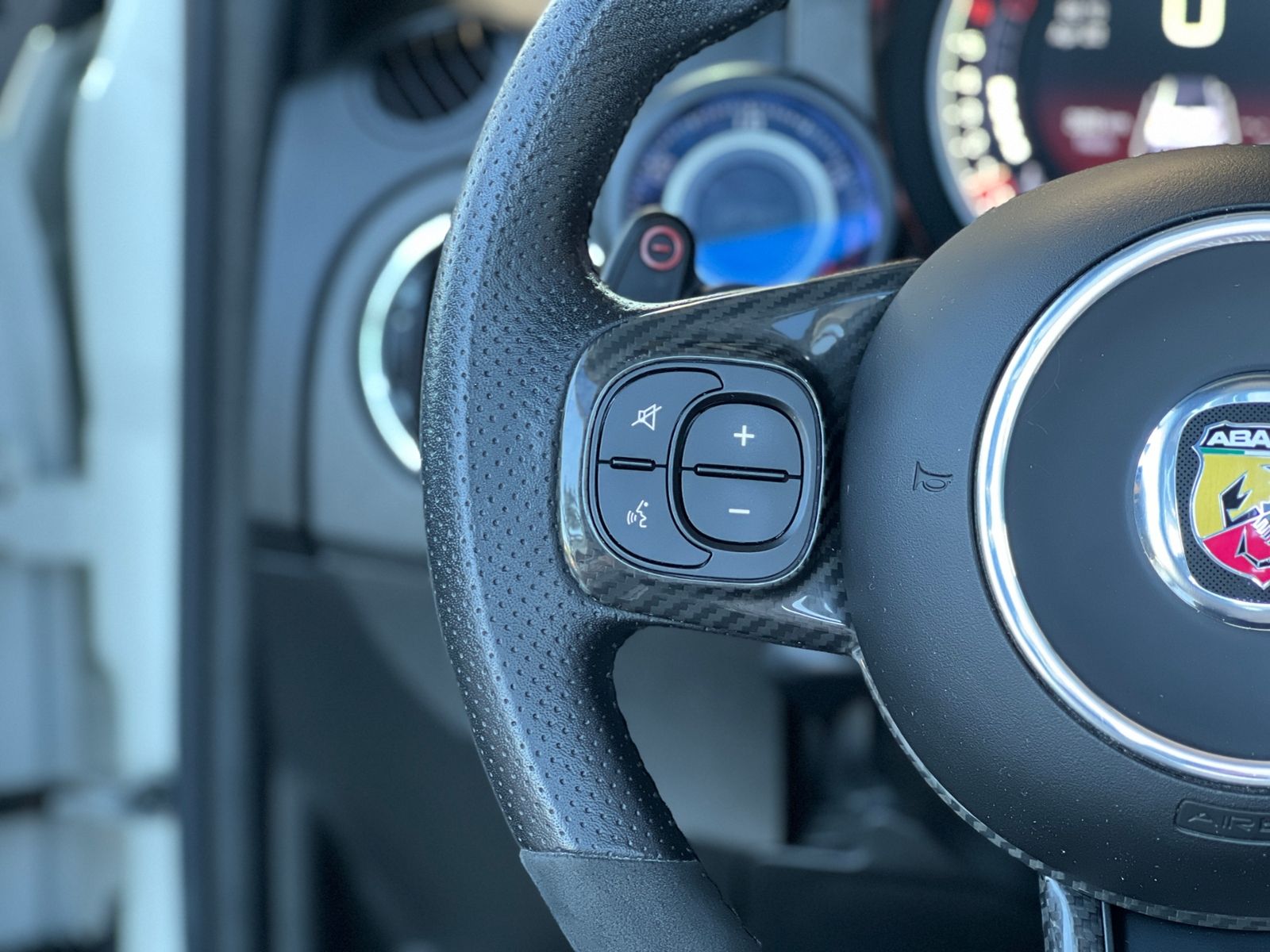 Fahrzeugabbildung Abarth 595C esseesse BEATS XENON NAVI ALU
