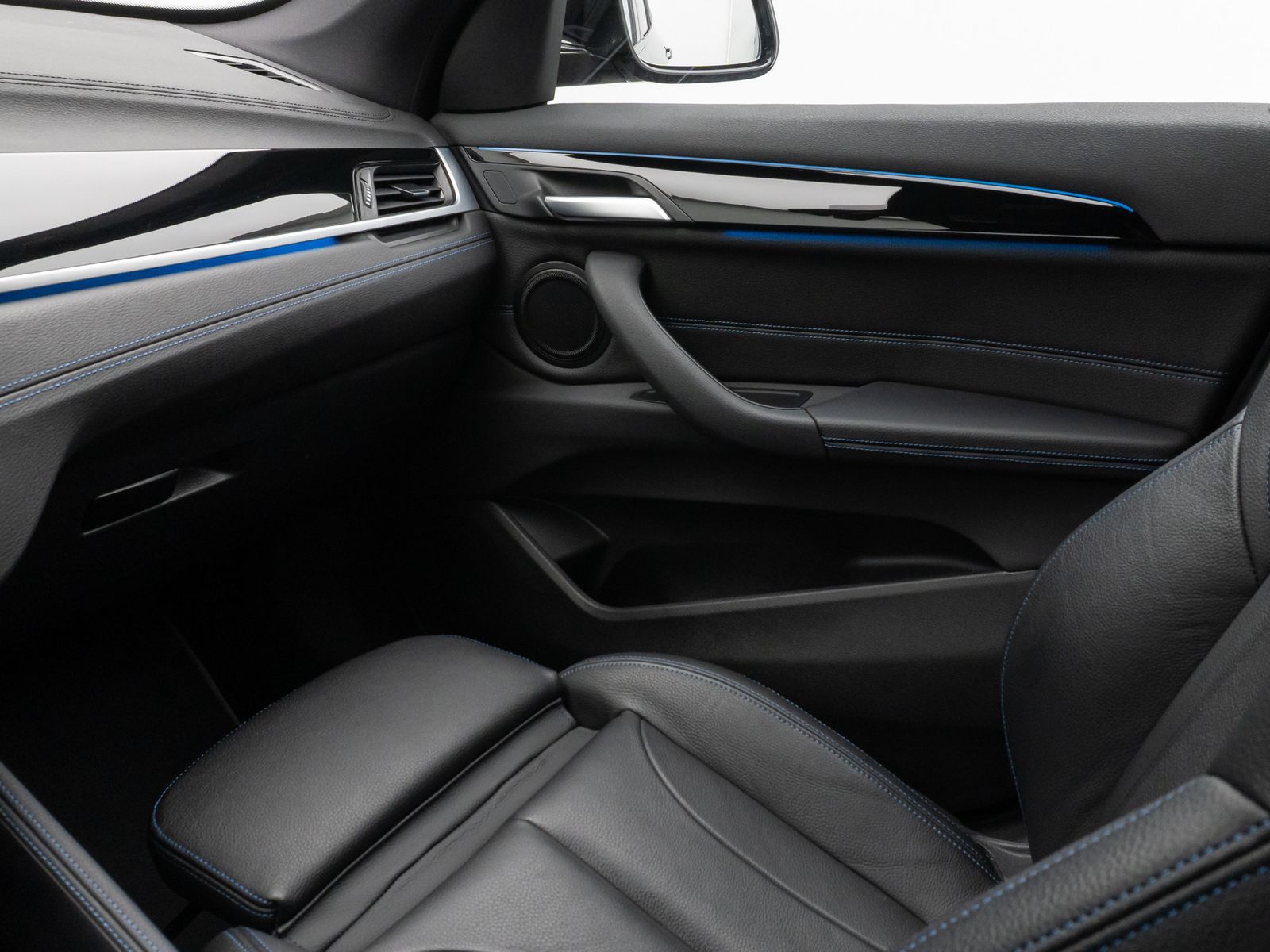 Fahrzeugabbildung BMW X1 xD25e M Sport Kamera Navi DAB HiFi DrivAssist