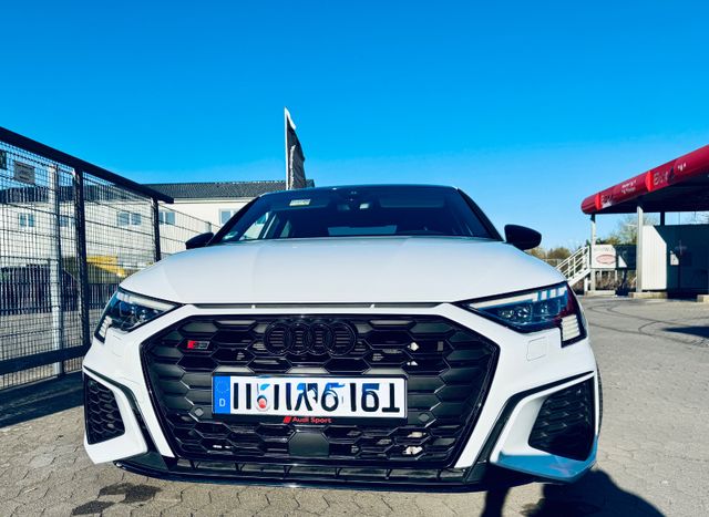 AUDI S3 TFSI S tronic quattro -