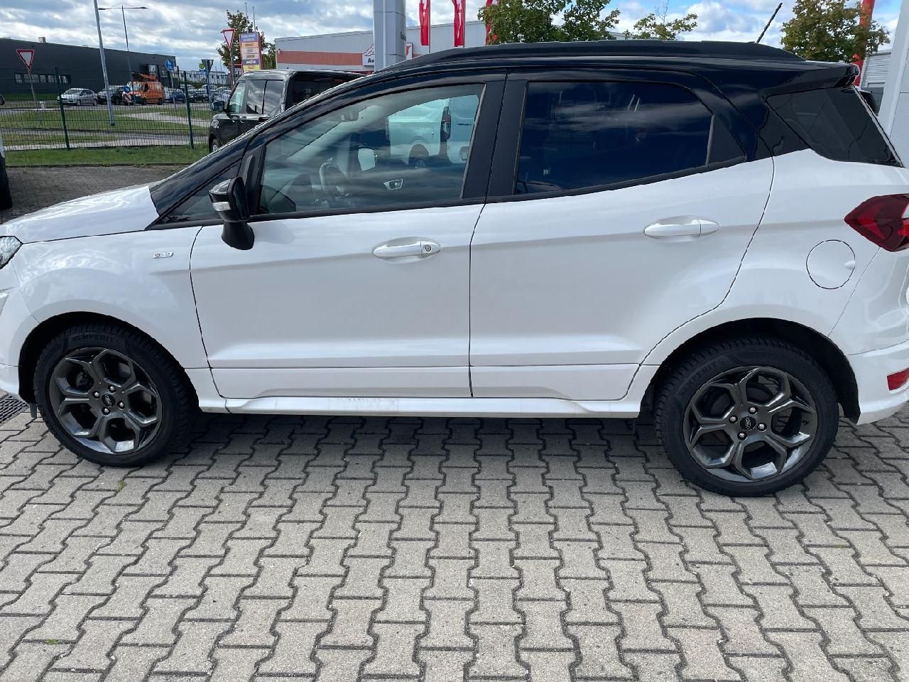 Fahrzeugabbildung Ford EcoSport ST-Line Winterpaket, Navi