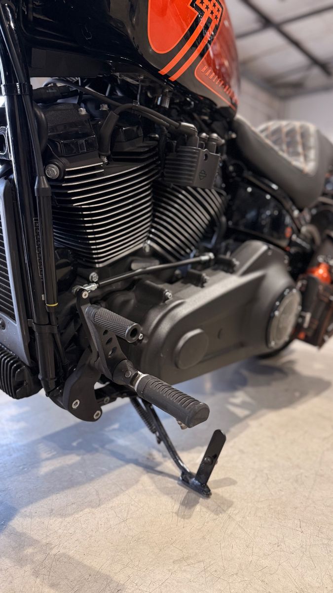 Fahrzeugabbildung Harley-Davidson Street Bob Umbau / J&H