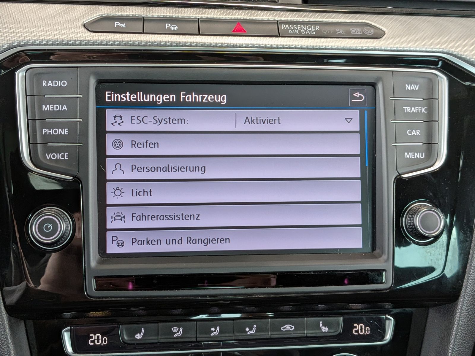 Fahrzeugabbildung Volkswagen Passat 2.0 TDI Lim. High/R-Line 4Motion ACC Pano