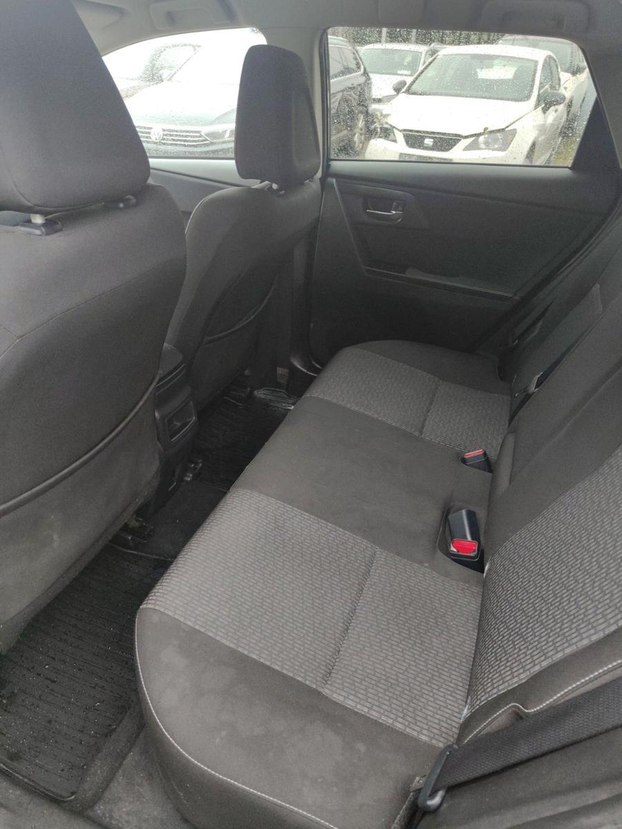 Toyota Auris 2015 — photo 12