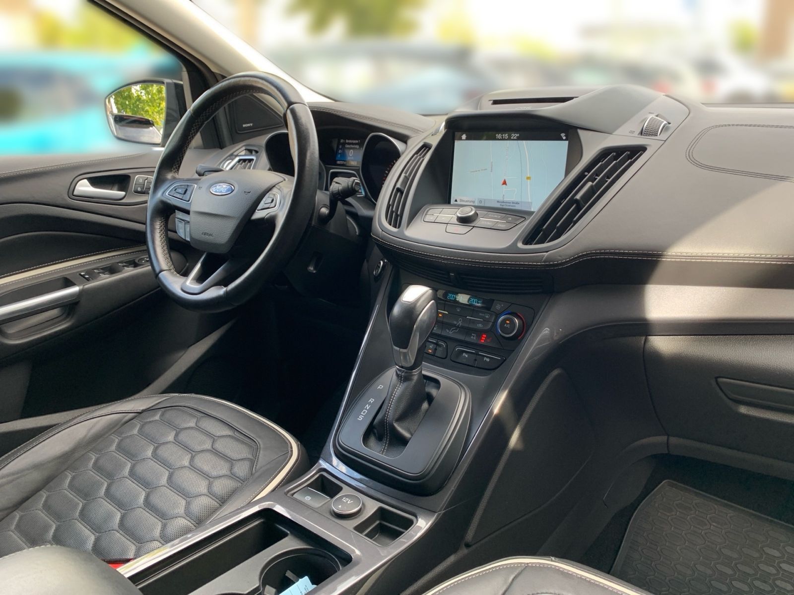 Fahrzeugabbildung Ford Kuga 1.5 EcoBoost Automatik Vignale 4x4 AHK