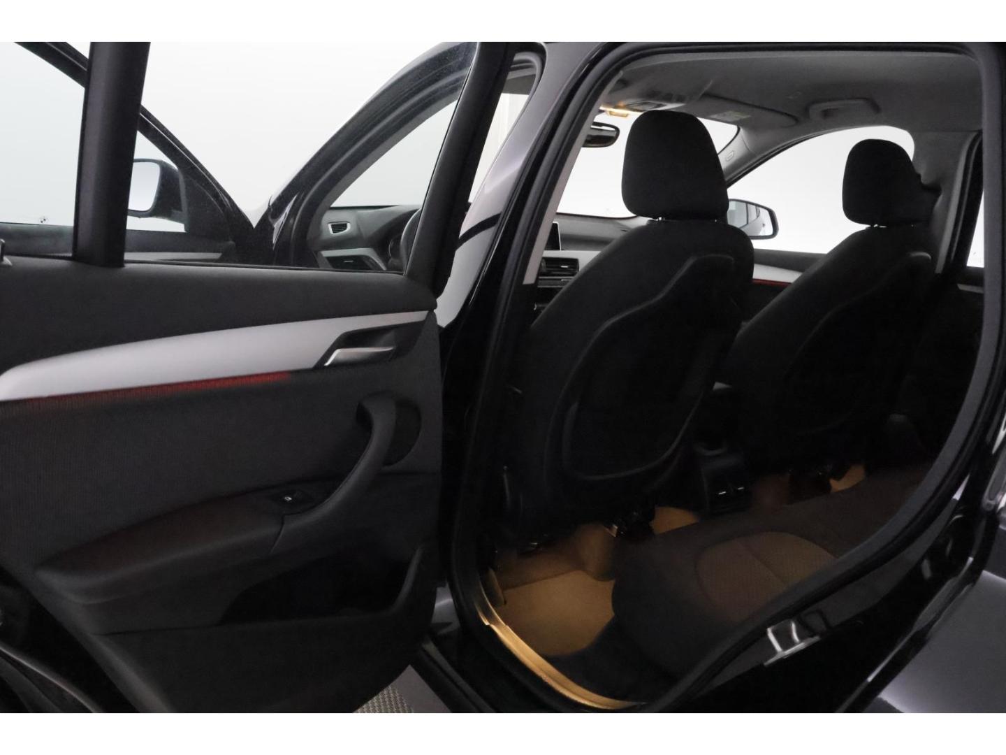 BMW X1 18i Advantage+LED+NAVI+CARPLAY+TEMPO+KLIMA, миниатюра 9
