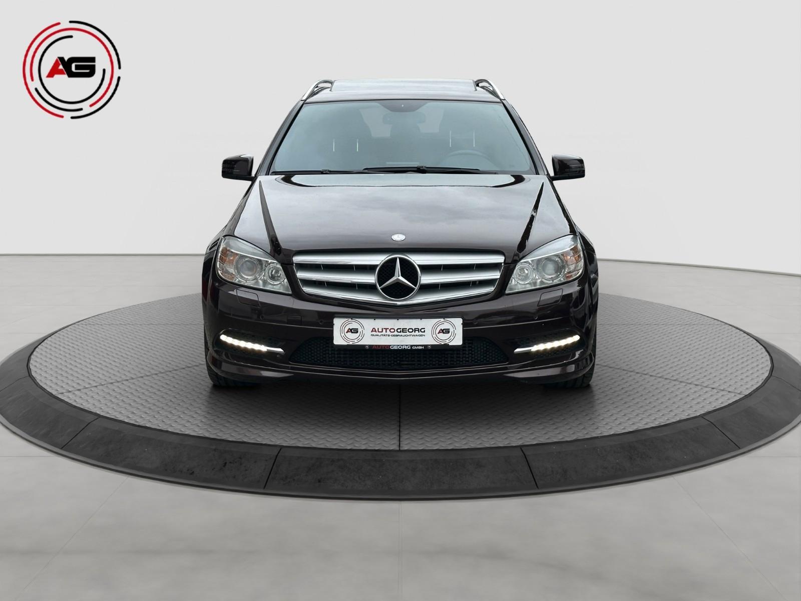 Mercedes-Benz C250 2011 — вигляд ззаду