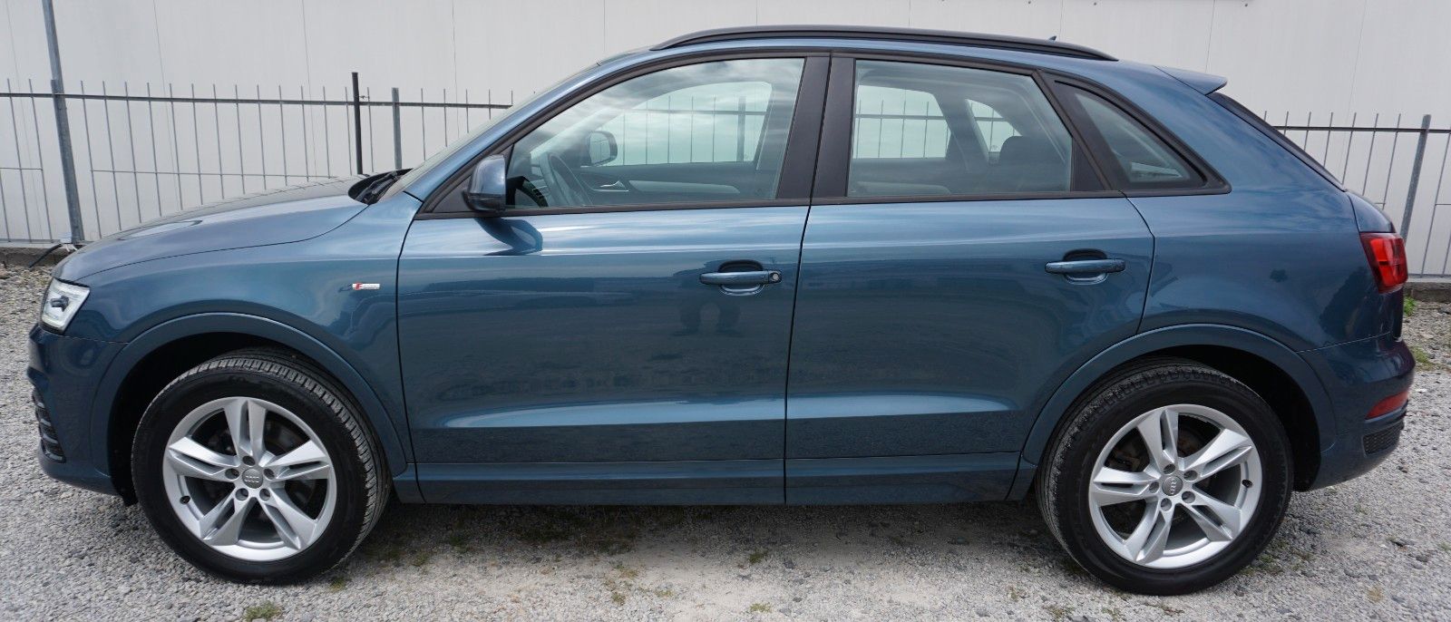 Fahrzeugabbildung Audi Q3 S Line, Navi, LED, AHK, Keyless, Start & Stop