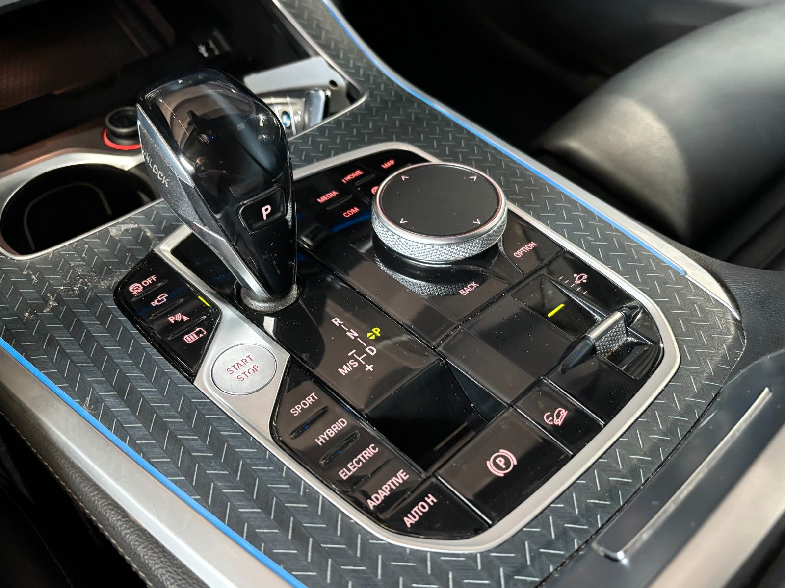 Fahrzeugabbildung BMW X5 xDrive 45e *M-Packet*HUD*360°Kam*Keyless