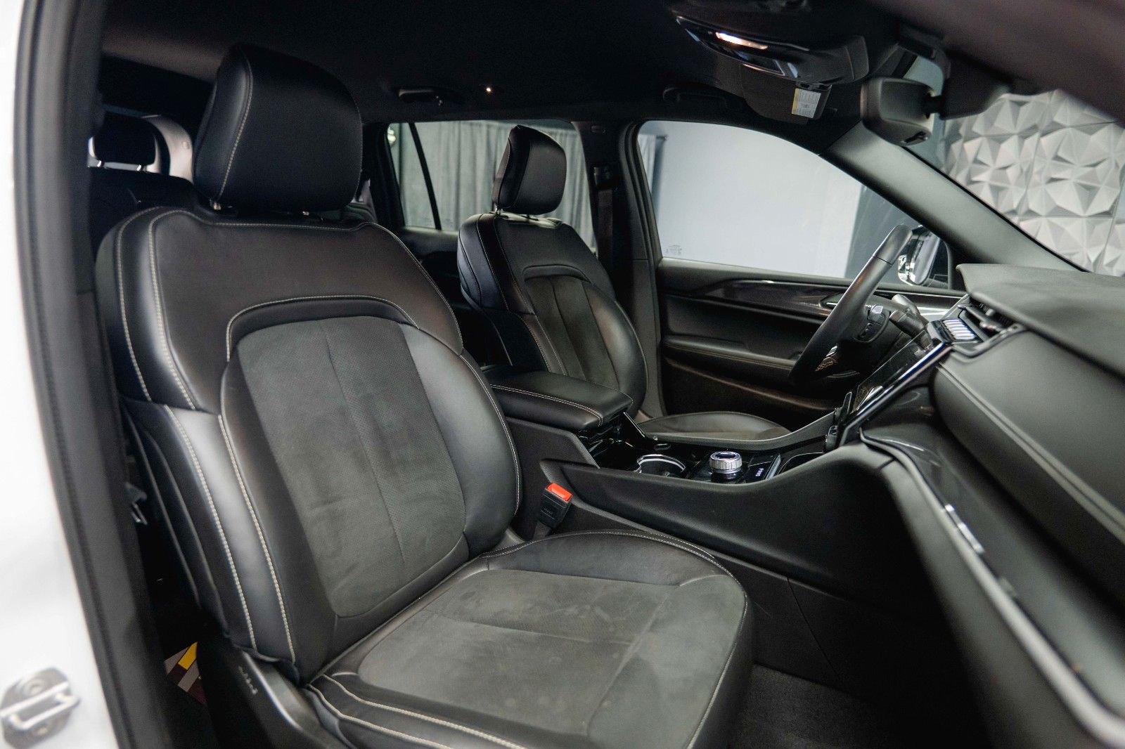 Fahrzeugabbildung Jeep Grand Cherokee 3.6 4x4 L Altitude Mod. 2022 19%