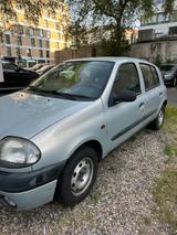 Renault Clio - gebrauchte Renault Clio aus dem Jahr 2000