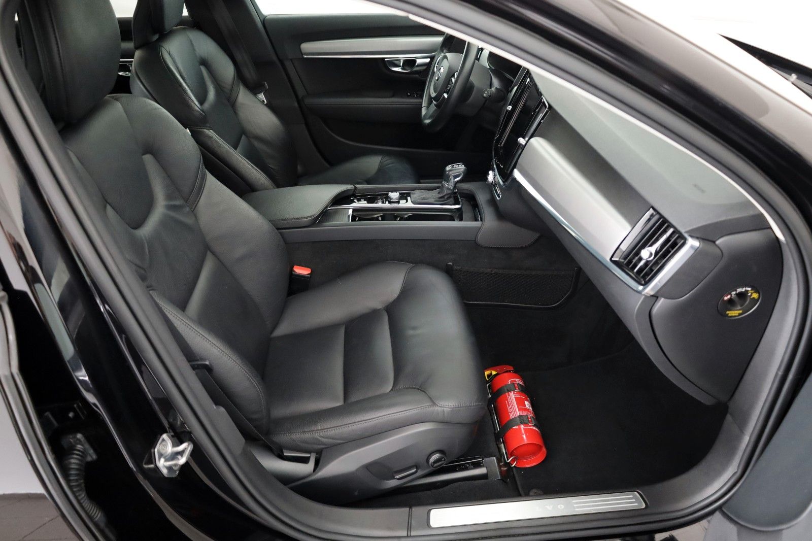 Fahrzeugabbildung Volvo V90 Momentum Pro,Leder,Navi,LED,SH,Kamera,SD,ACC