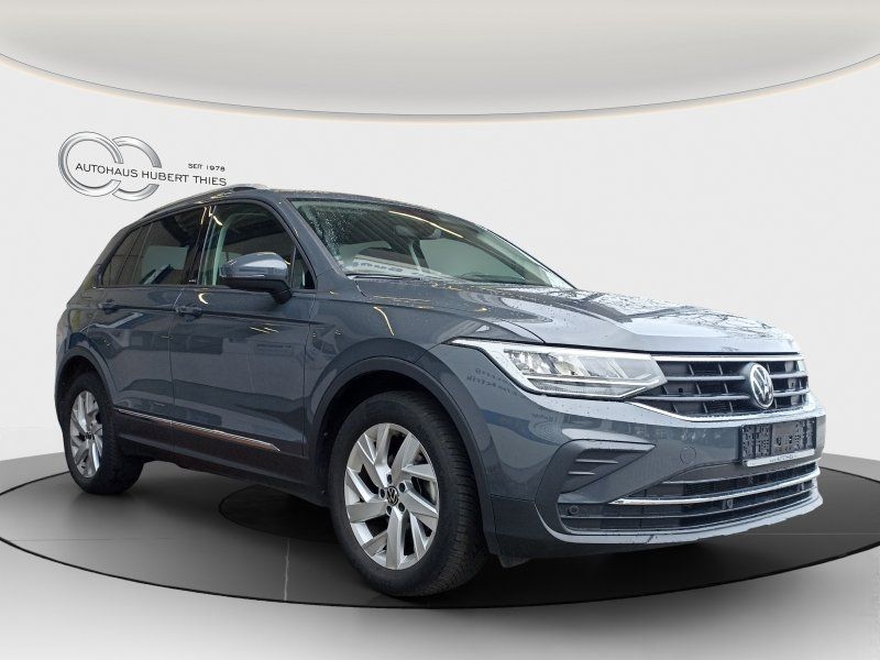 Fahrzeugabbildung Volkswagen Tiguan 1.5 TSI Active   ACC+KAMERA+NAVI+SMART-LI