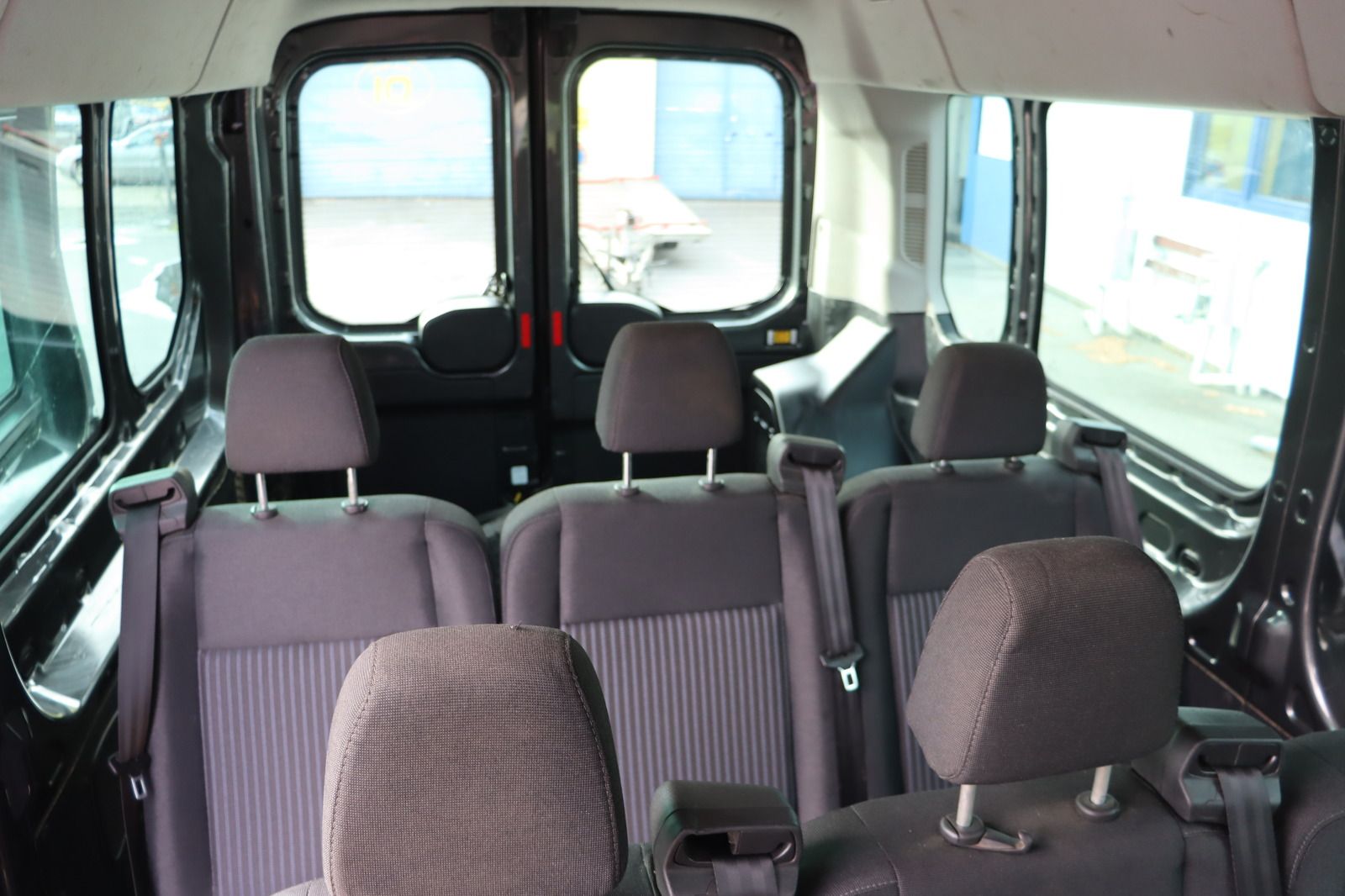 Fahrzeugabbildung Ford Transit 9-Sitzer * Rückfahrk. * Anhängerk.