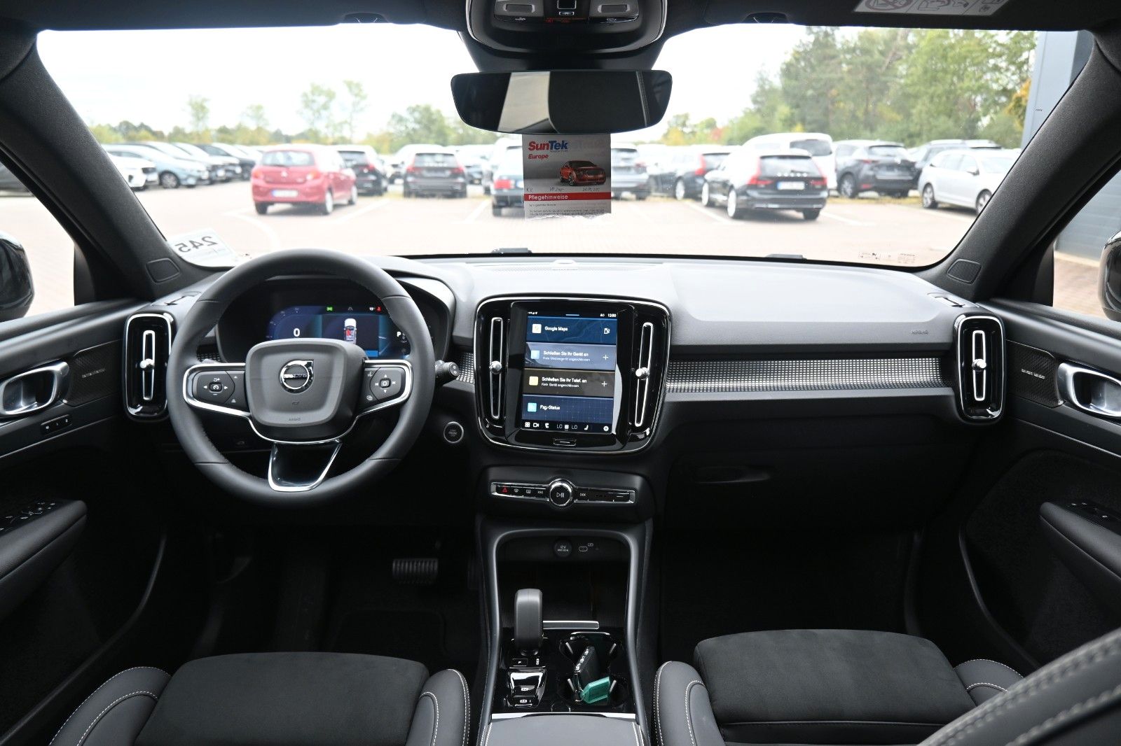 Fahrzeugabbildung Volvo XC40 B4 Ultimate Dark*PANO*STHZ*H&K*360*20"