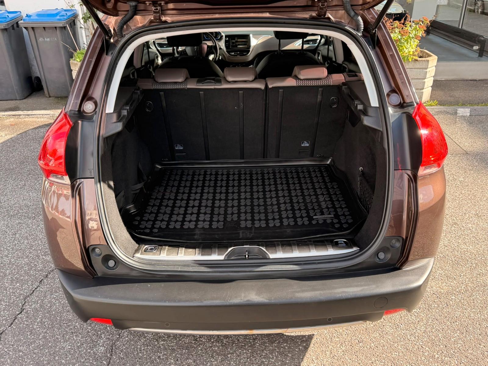 Peugeot 2008 *1.2 Benzin* *Gut gepflegt*