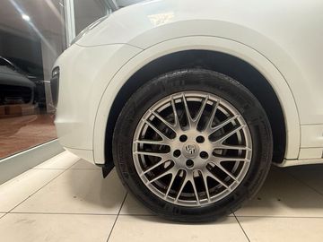 Porsche Cayenne - 7