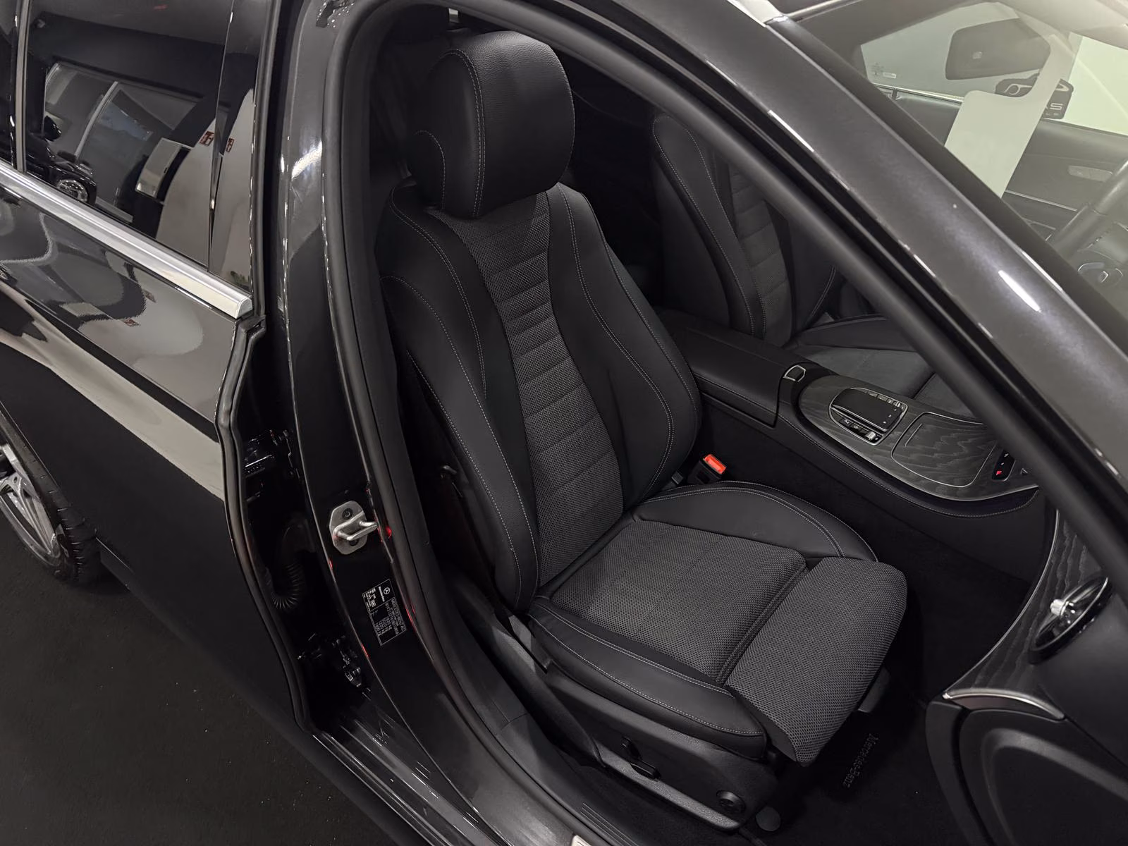 Mercedes-Benz E 300 de T 9G AMG-LINE*PANO*360*DISTR*AMBI*AHK*
