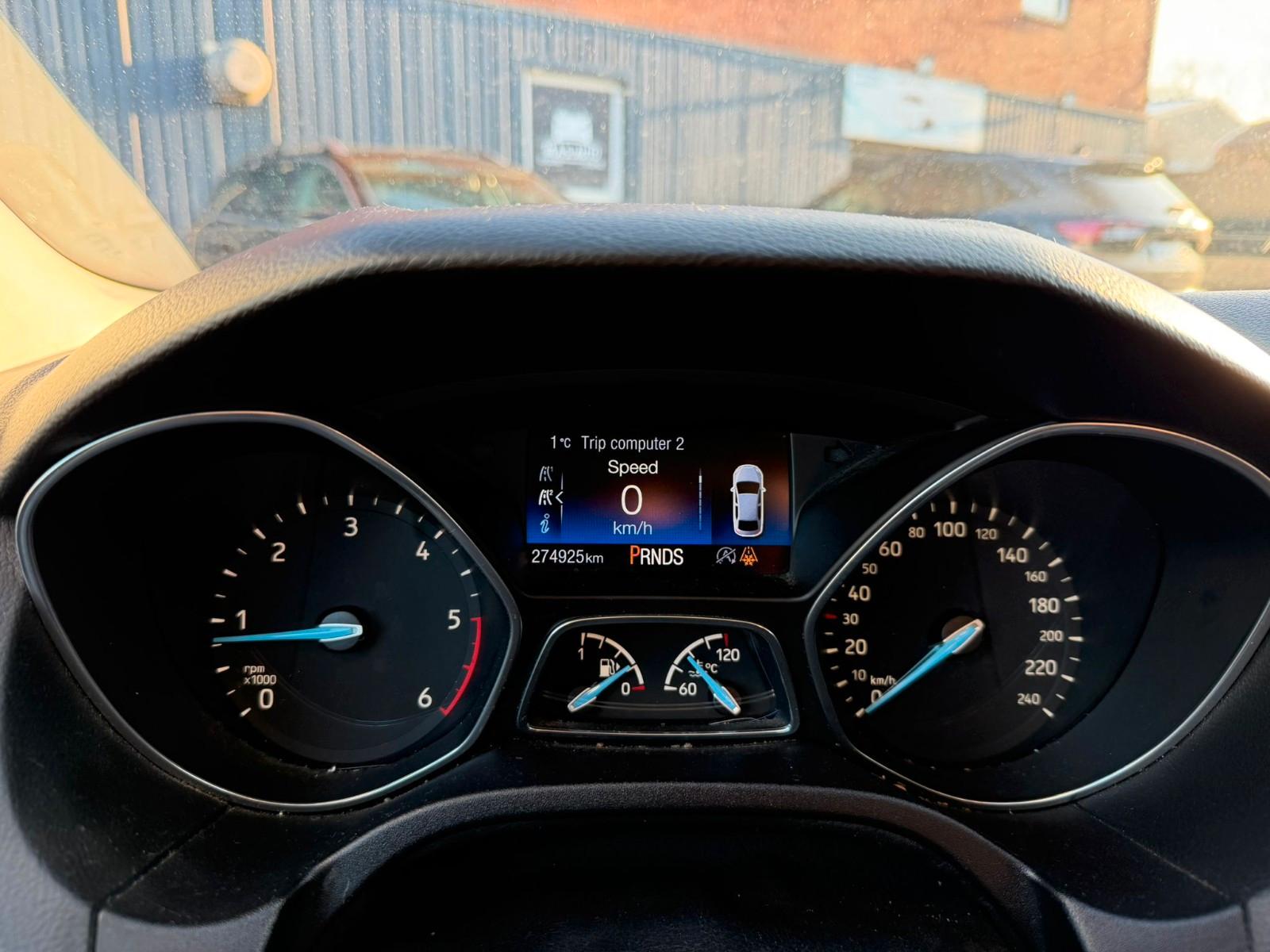 Ford Focus 2015 — photo 10
