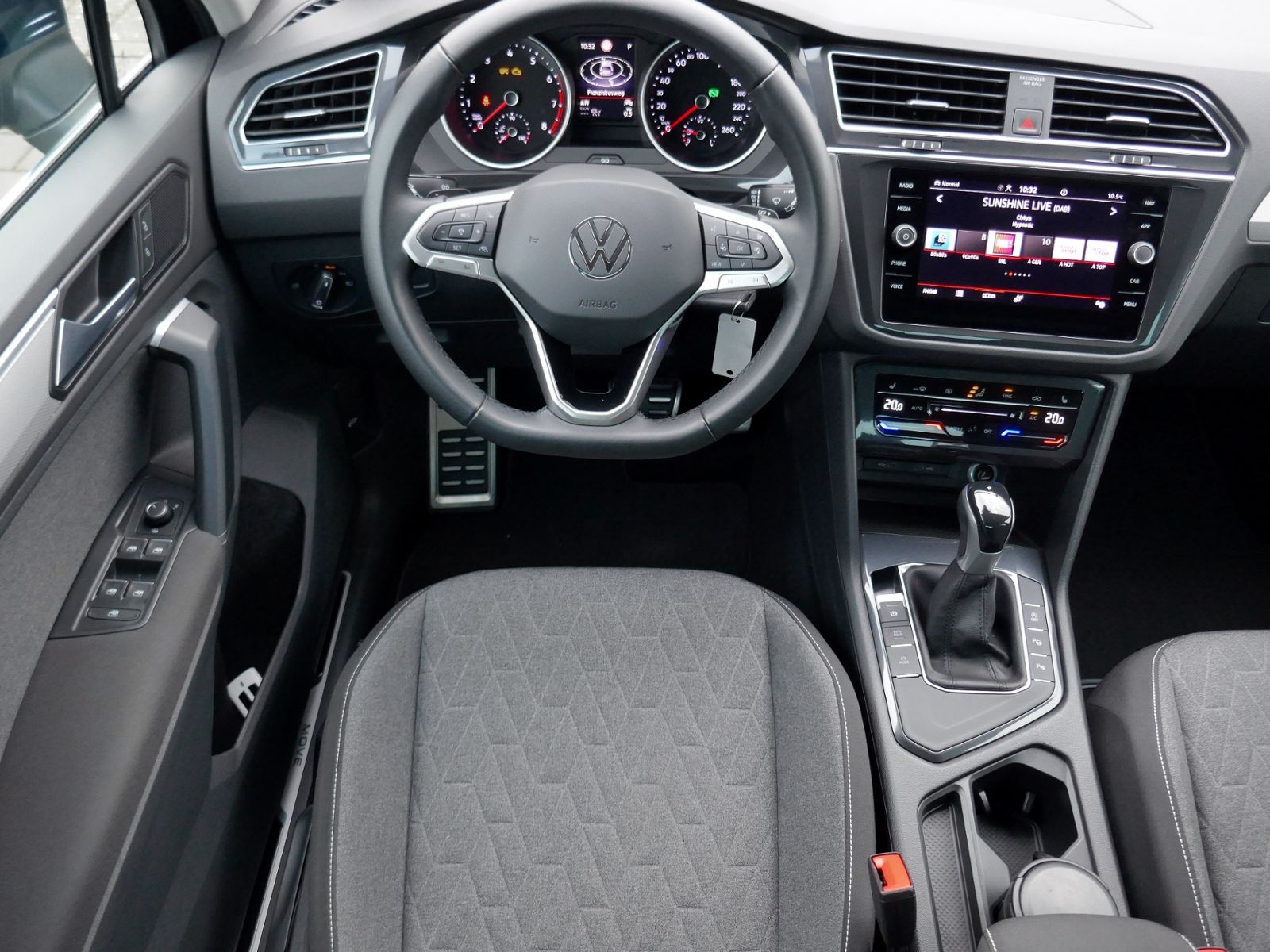 Fahrzeugabbildung Volkswagen Tiguan MOVE 1.5 TSI DSG | LED AHK RFK ACC