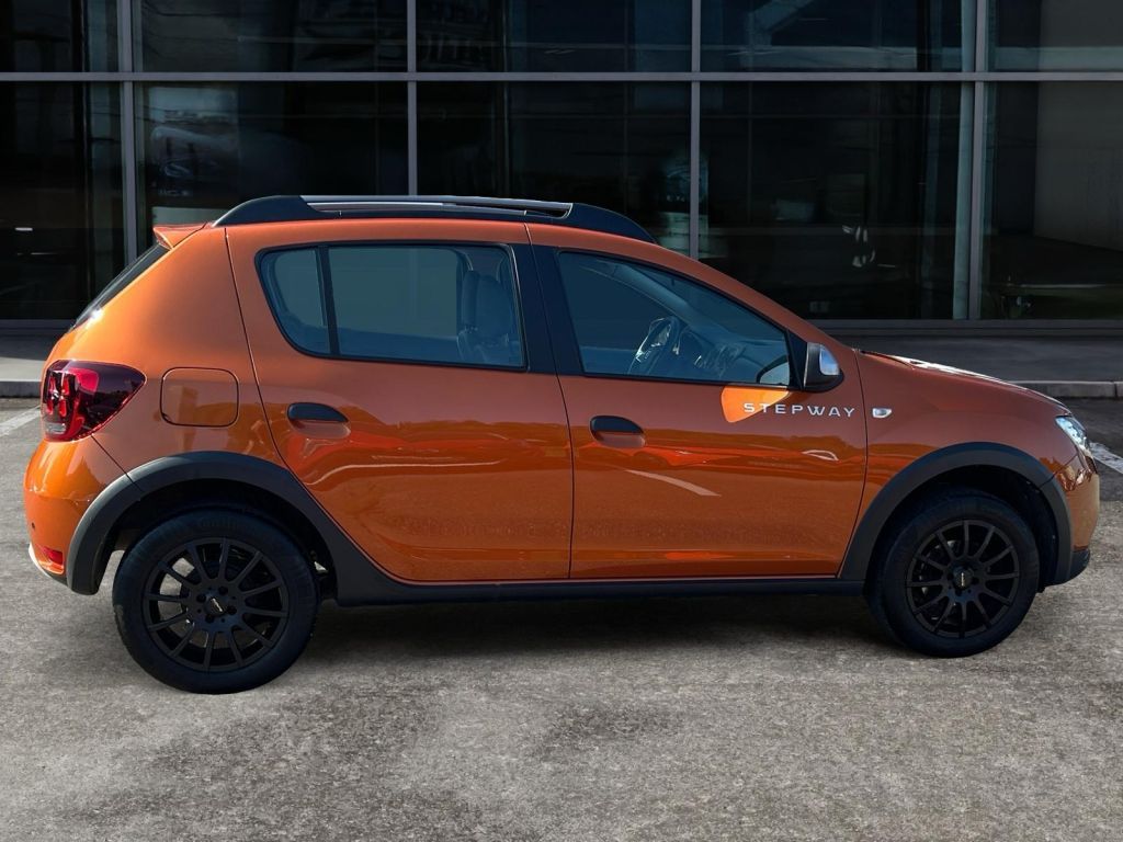 Fahrzeugabbildung Dacia Sandero Stepway TCe 90 Easy-R S&S Celebration