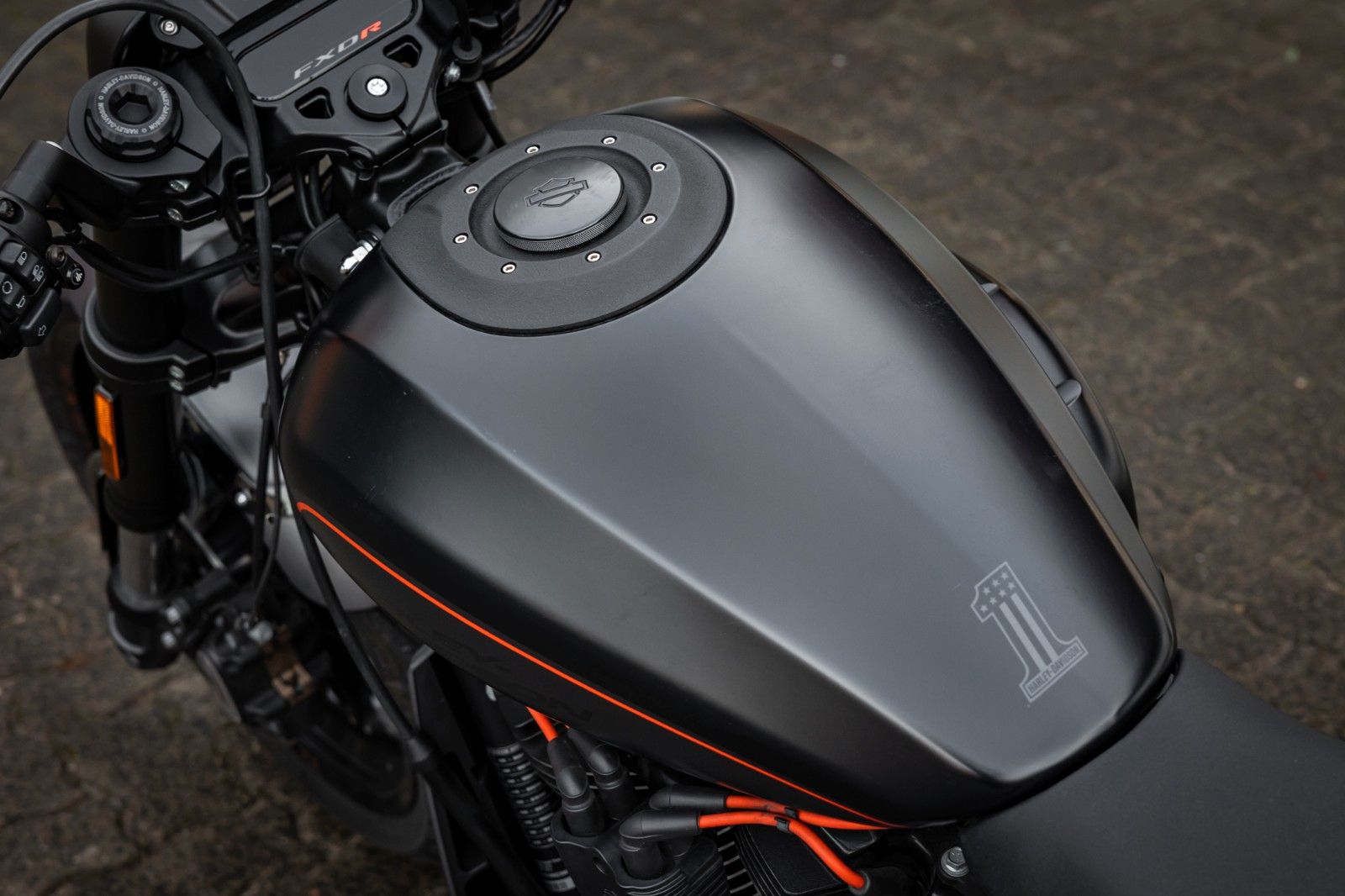 Fahrzeugabbildung Harley-Davidson FXDRS 114 CUI - KESSTECH - SEITLICHER KZH