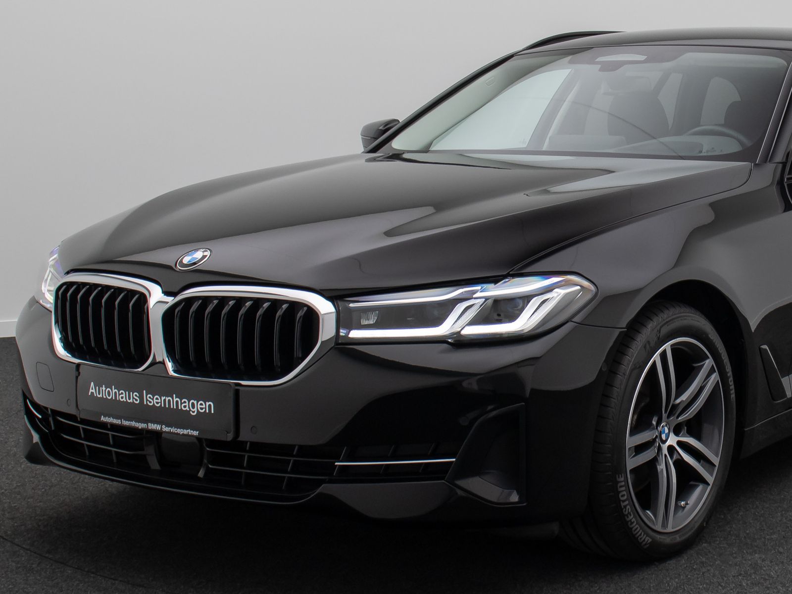 Fahrzeugabbildung BMW 520d xD Sport HUD DAB Leder 4xKlima Laser AHK