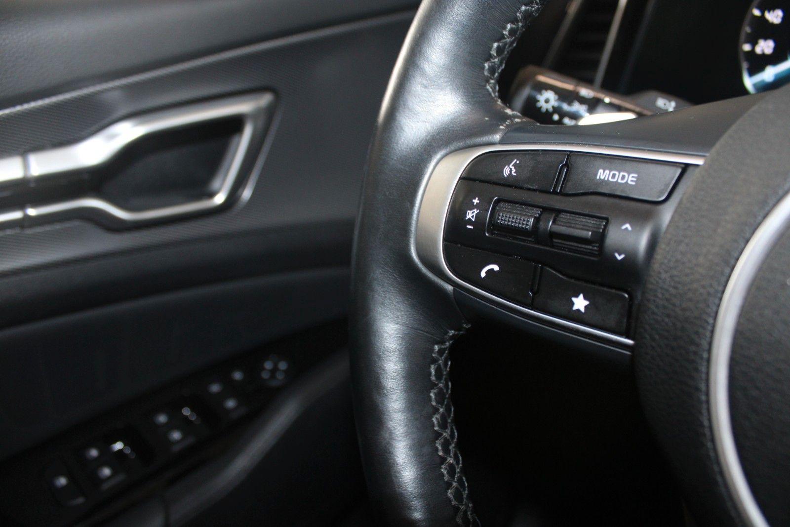 Fahrzeugabbildung Kia Sportage Spirit DCT MHEV 360° PANO ACC LED uvm.