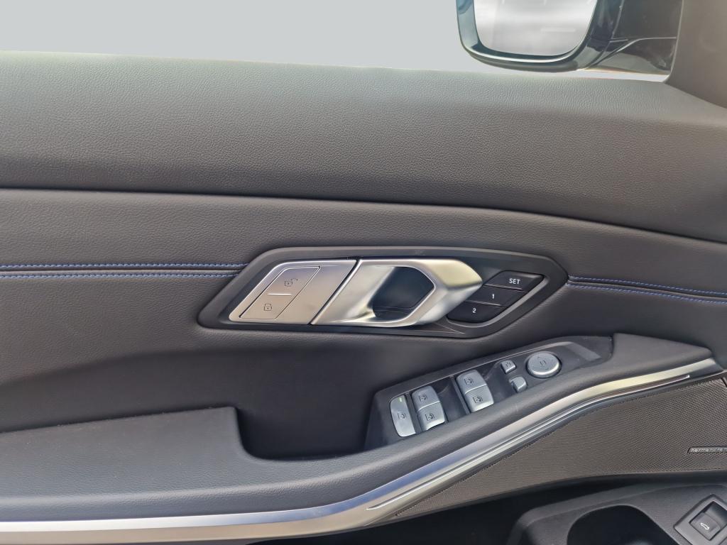 BMW M340d Touring xDrive, LED, SHZ, Panoramadach