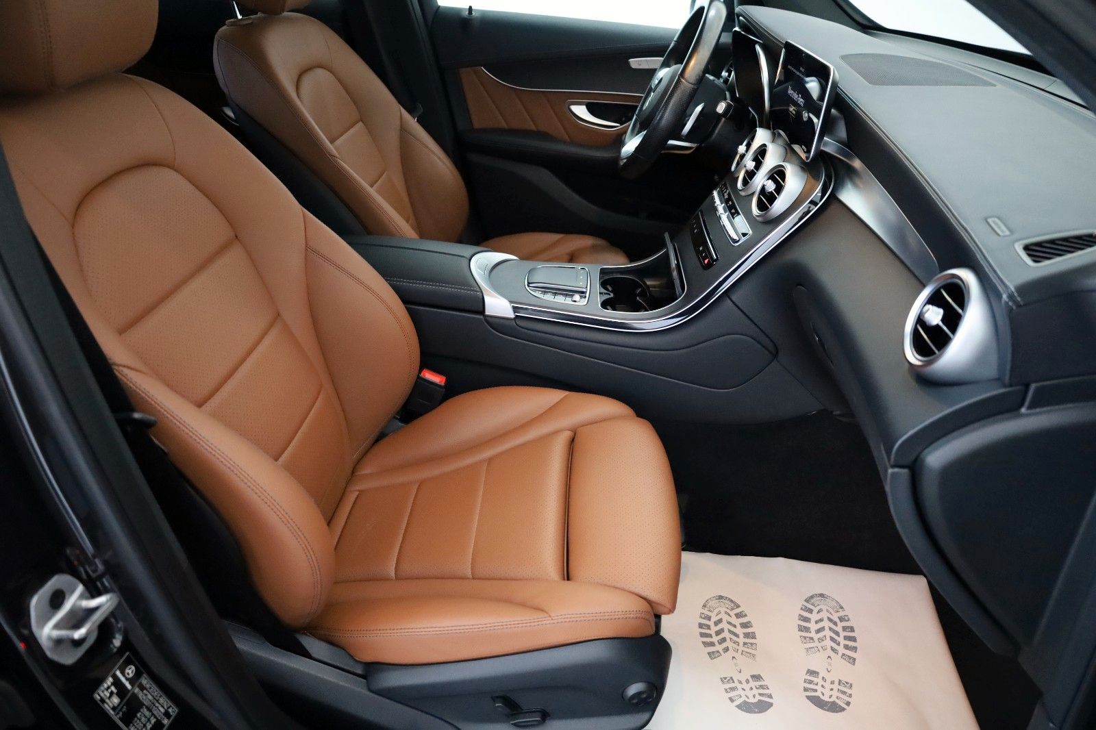 Fahrzeugabbildung Mercedes-Benz GLC 300 de Coupe 4M,AMG line,Night Pak, Designo