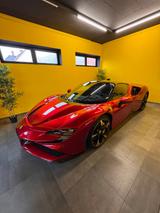 Ferrari SF90 Stradale - - rote Ferrari SF90