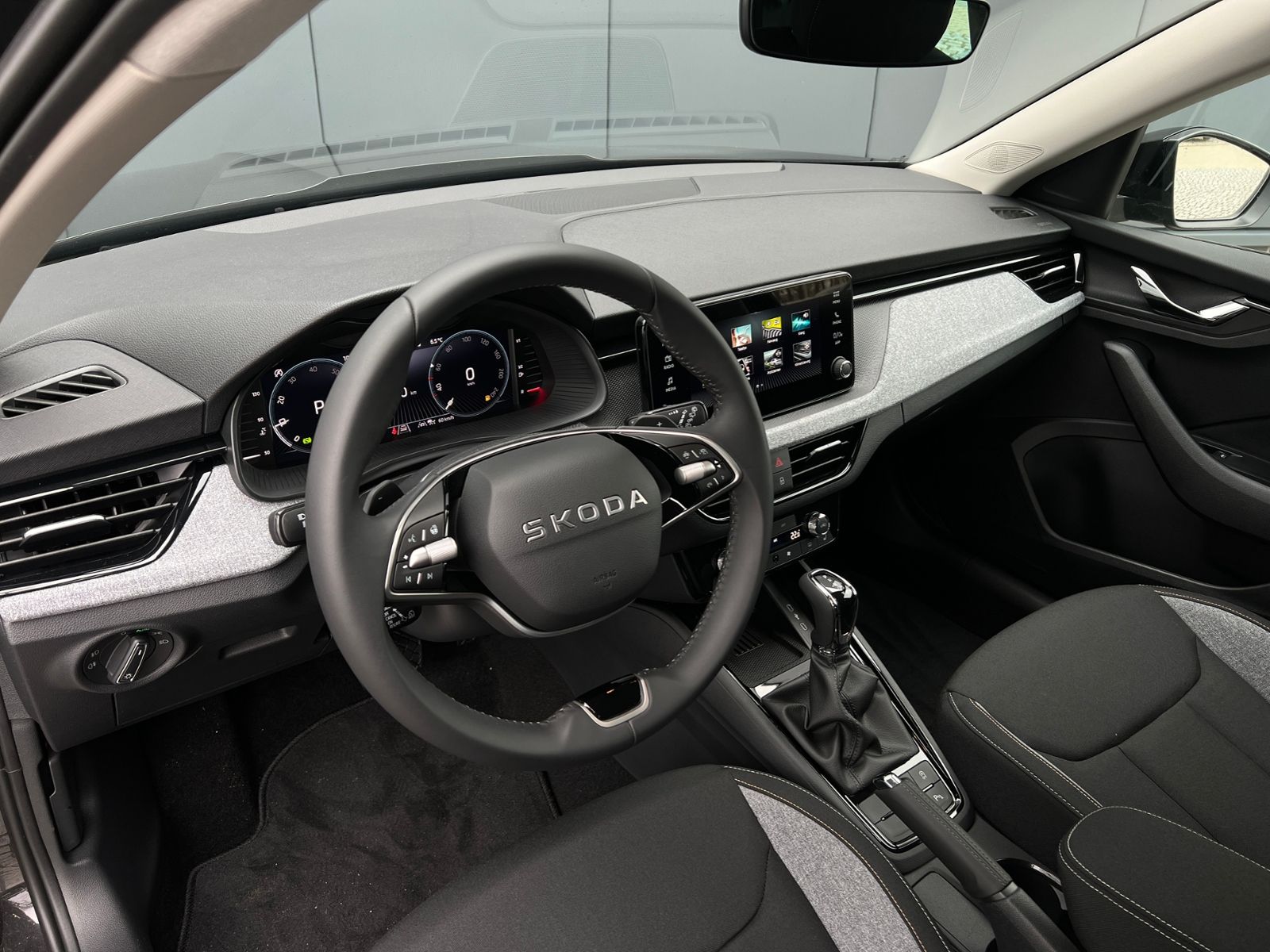 Fahrzeugabbildung SKODA Kamiq Tour 1.0 TSI DSG *AHK, Matrix, ACC, SmartL