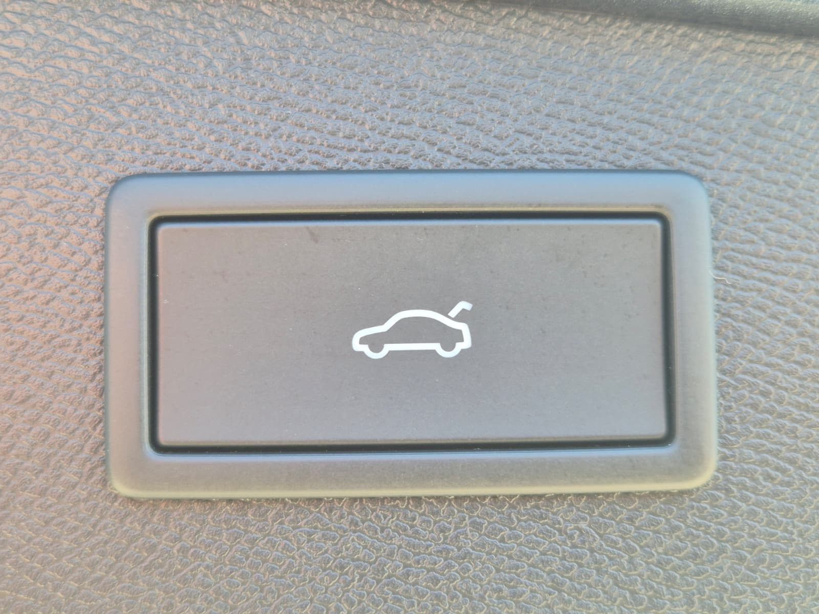 Fahrzeugabbildung CUPRA Leon 2.0 TDI DSG AHK*DYNAMICA*EDGE*LED*5JGARANT.