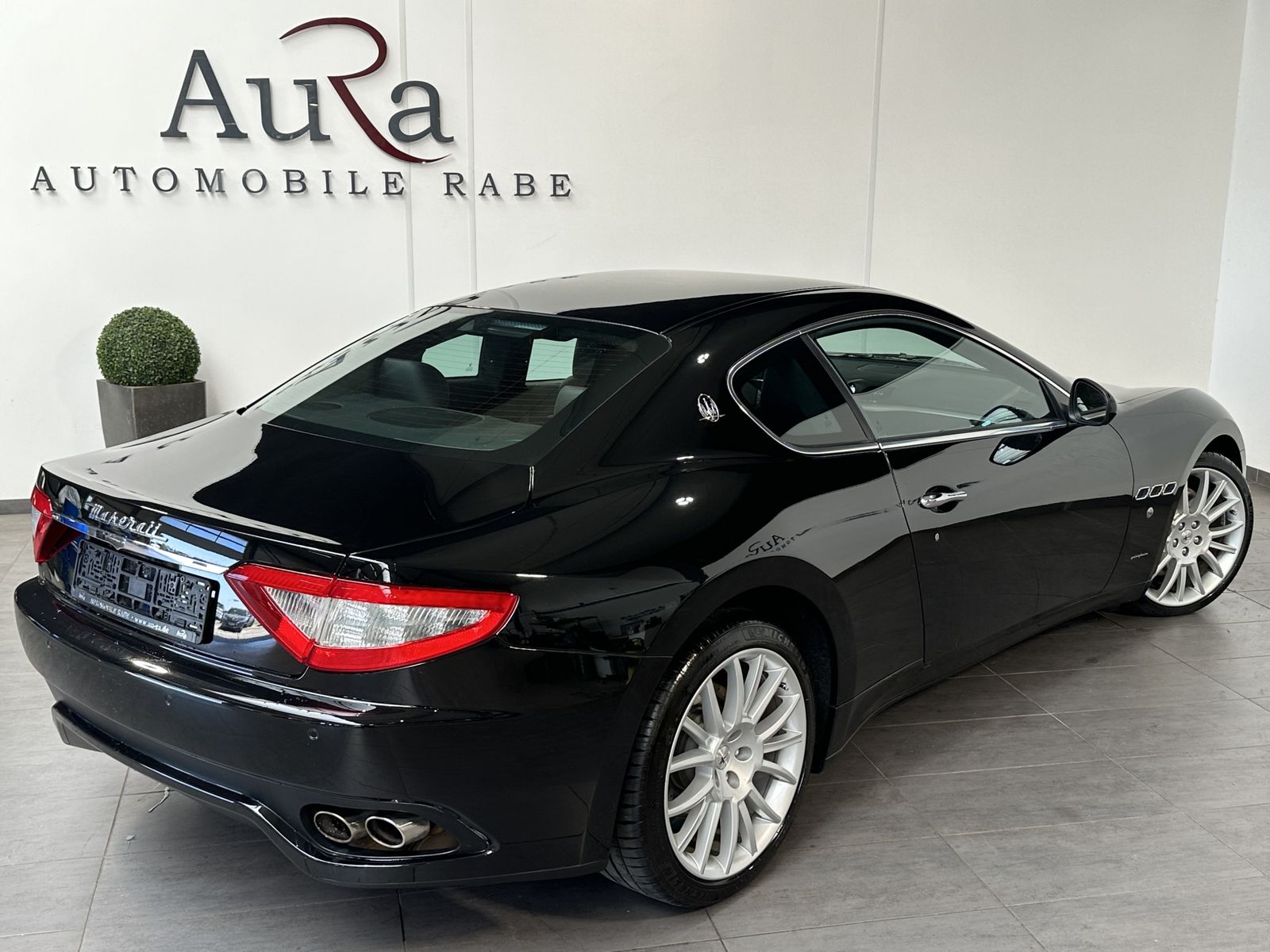 Fahrzeugabbildung Maserati GranTurismo S 4.7 V8 NAV+XEN+TEMPOMAT+2HD+20ZOLL