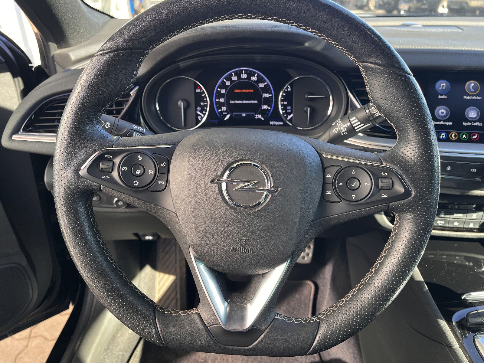 Fahrzeugabbildung Opel Insignia B Sports Tourer Elegance 2.0 Turbo Aut.