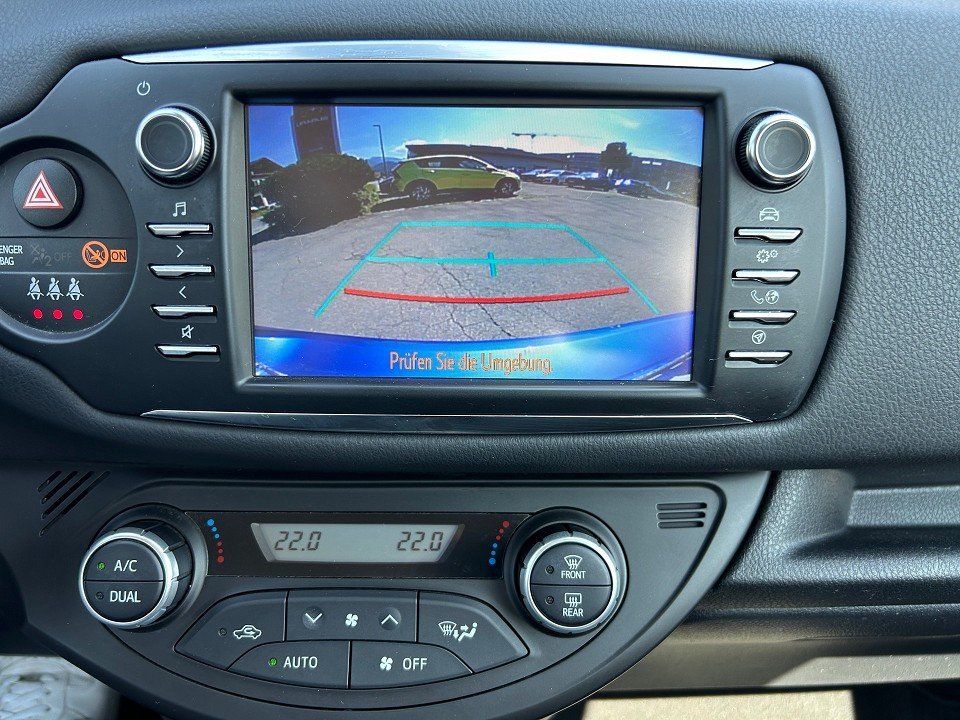 Fahrzeugabbildung Toyota YARIS HYBRID 1.5 AUT TEAM D NAV+KAMERA+PDC+KLIMA