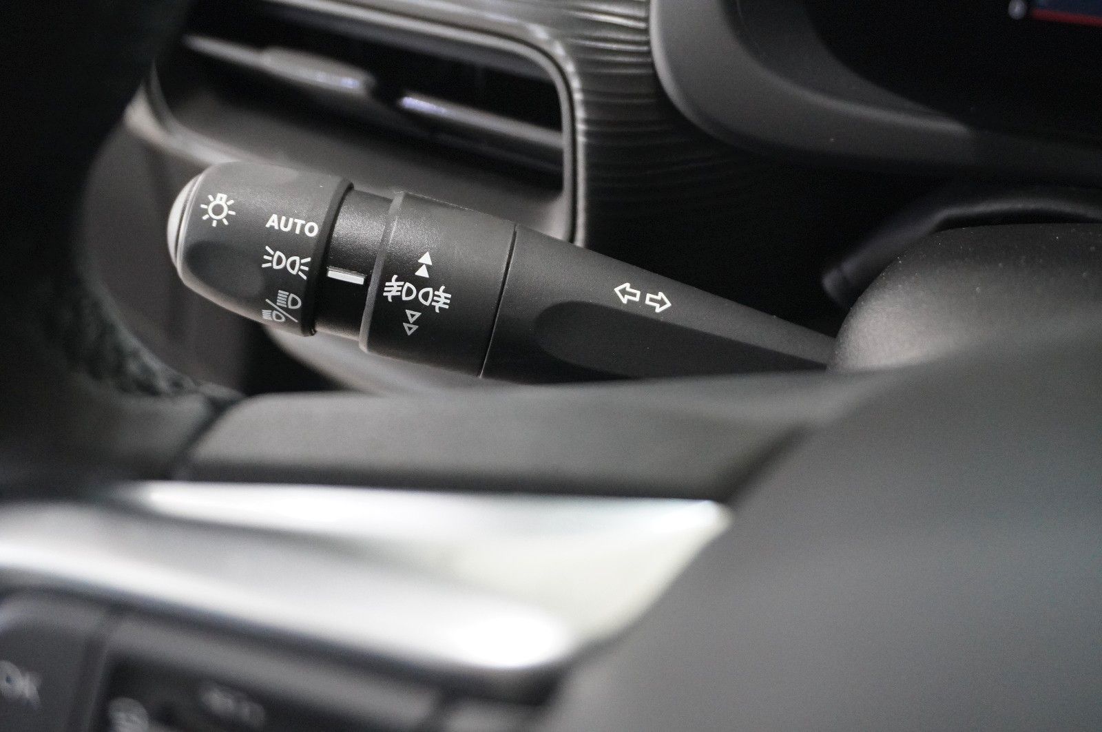 Fahrzeugabbildung Jeep Avenger 1.2 ALTITUDE MY25 NAVI/LED/KAMERA/SH/JBL