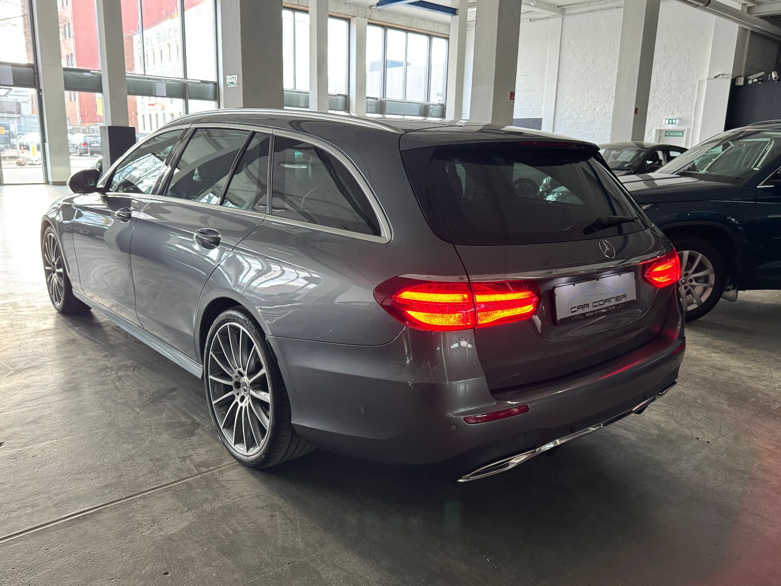 Fahrzeugabbildung Mercedes-Benz E 250 T 9GT 2X AMG LINE DISTRONIC MEMORY 20 ZOLL