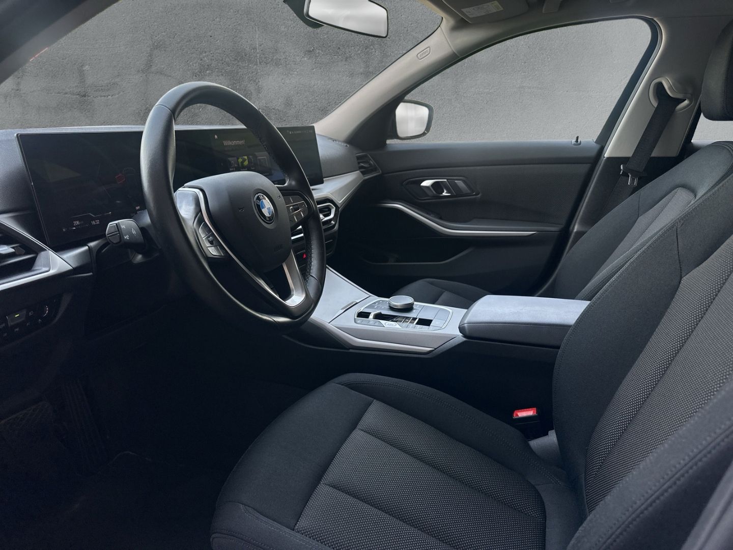BMW 318 i Touring Navi Digitales Cockpit LED ACC El. foto 8