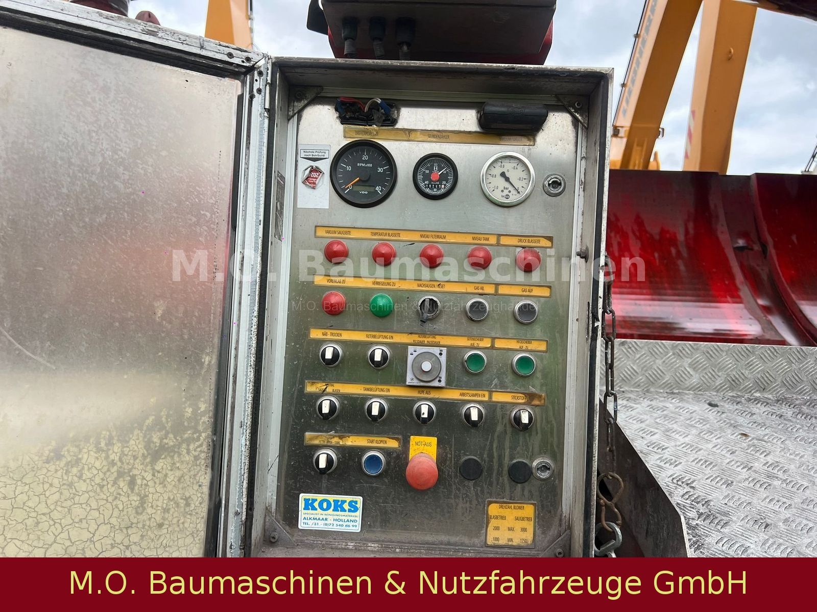 Fahrzeugabbildung Mercedes-Benz Mercedes Actros 4141 / Trockensauger /ADR