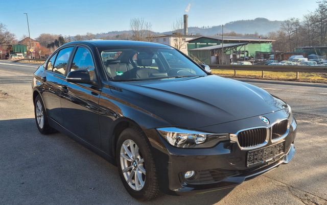 BMW 320i F30 Navi Freisprecheinr PDC Alu MFL TÜV NEU