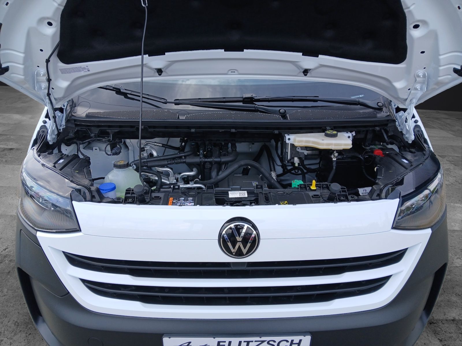 Fahrzeugabbildung Volkswagen T7 e-Transporter Kasten BEV 100 kW LR AHK, REAR