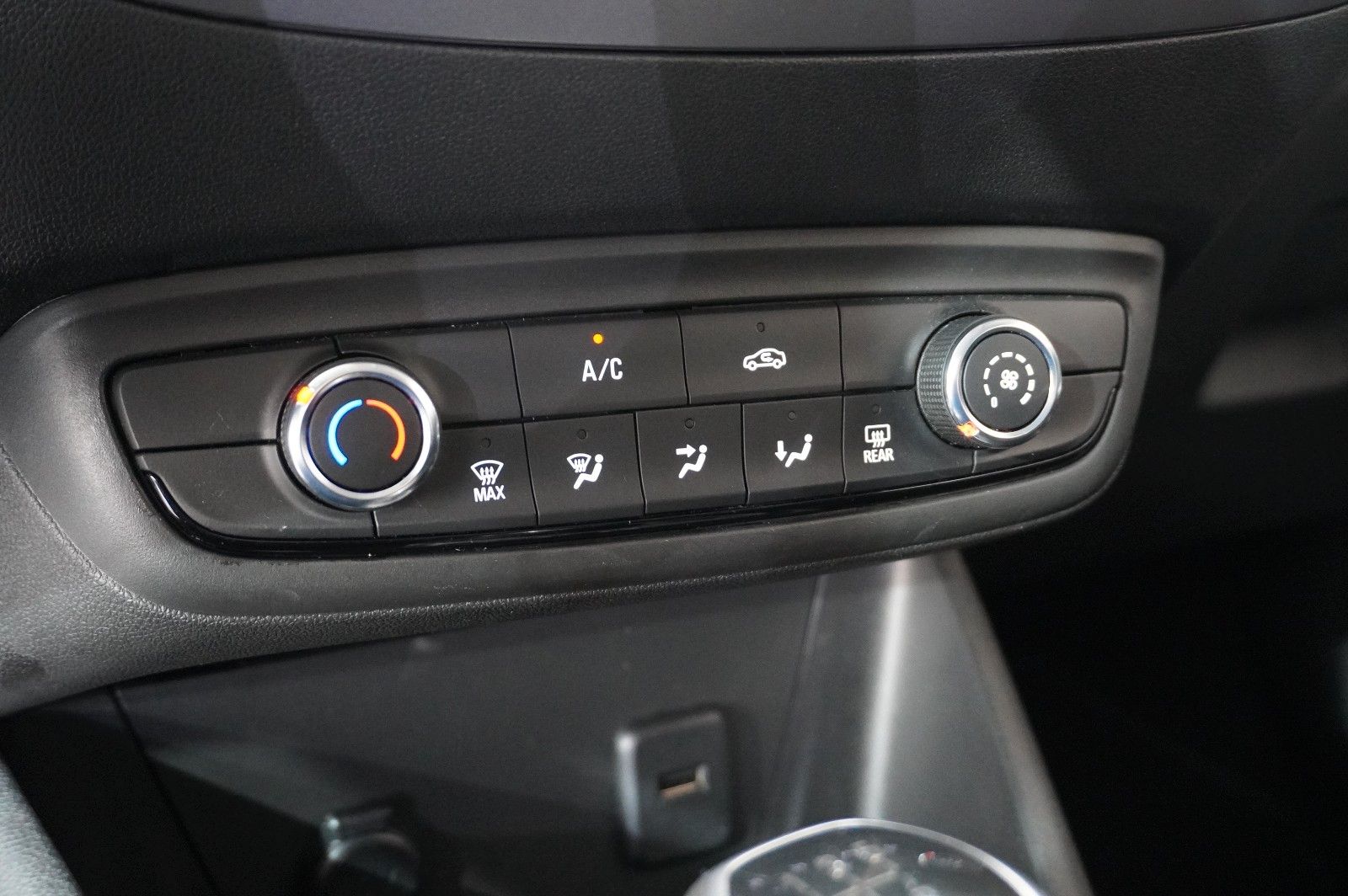 Fahrzeugabbildung Opel Crossland (X) 1.2 EDITION NAVI/LED/KAMERA/DAB+