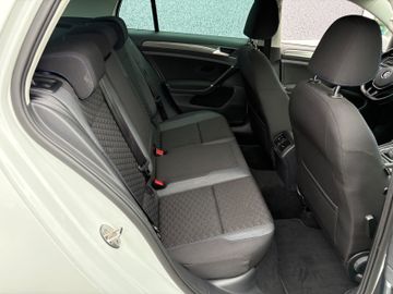 Fahrzeugabbildung Volkswagen Golf VII Lim. Join BlueMotion DSG Navi SHZ uvm.