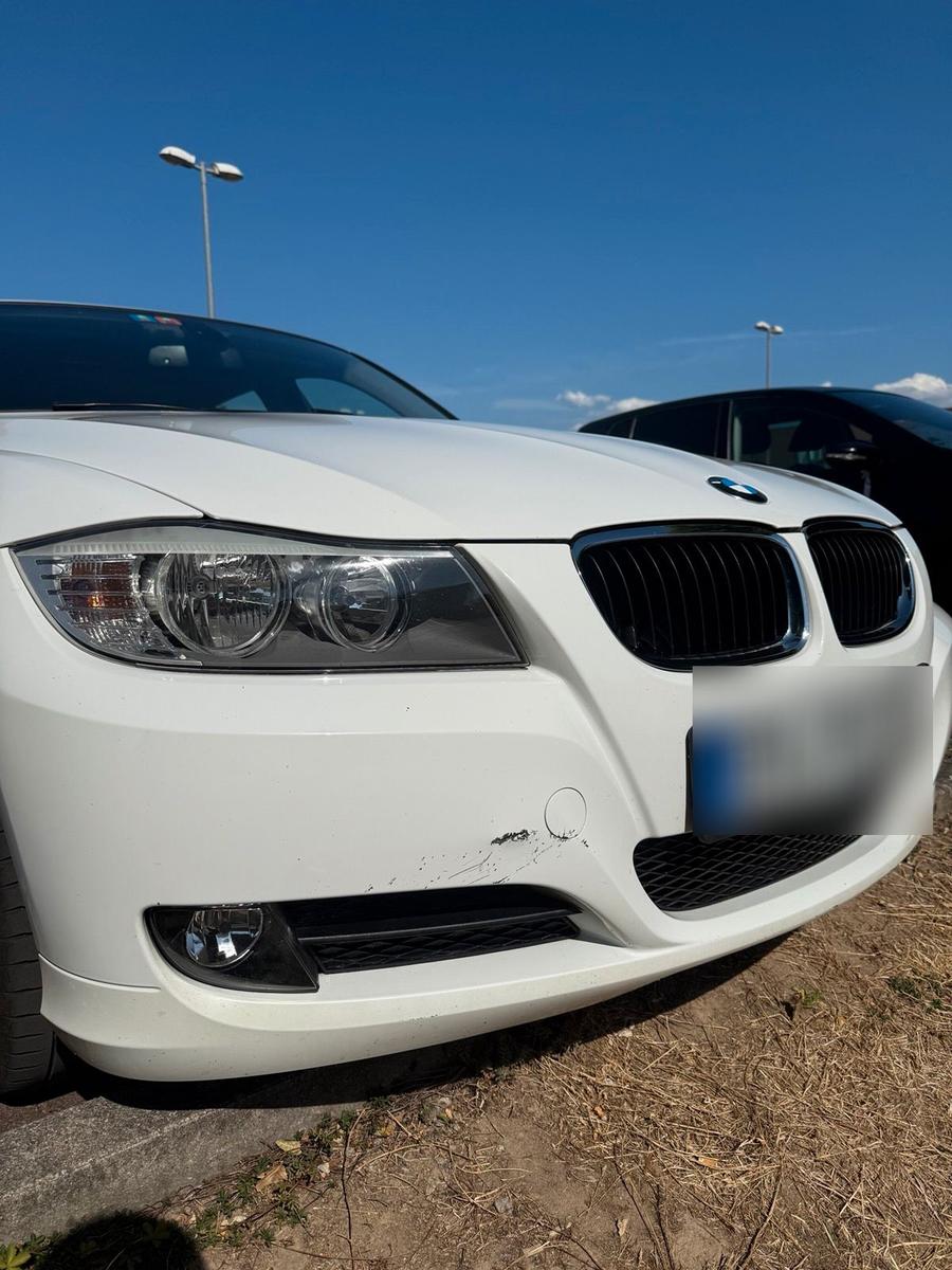 BMW 318 2011 — engine 143 HP (105kW)