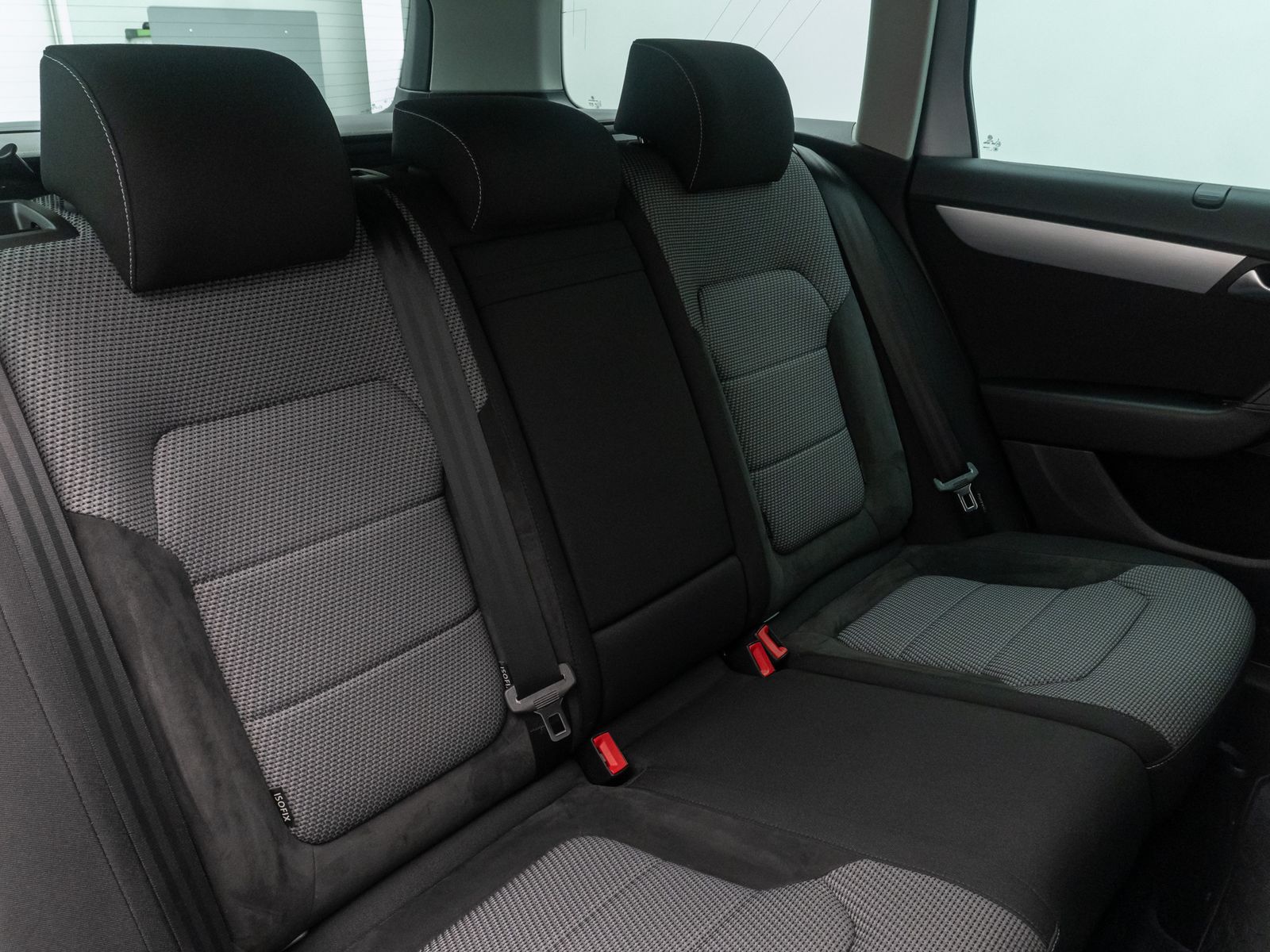 Fahrzeugabbildung Volkswagen Passat Tempomat Kamera DAB AHK SoundSyst 18Zoll