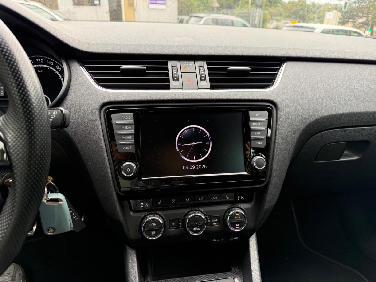 Skoda Octavia Combi RS Klima Navi Xenon -nur 73.000km!
