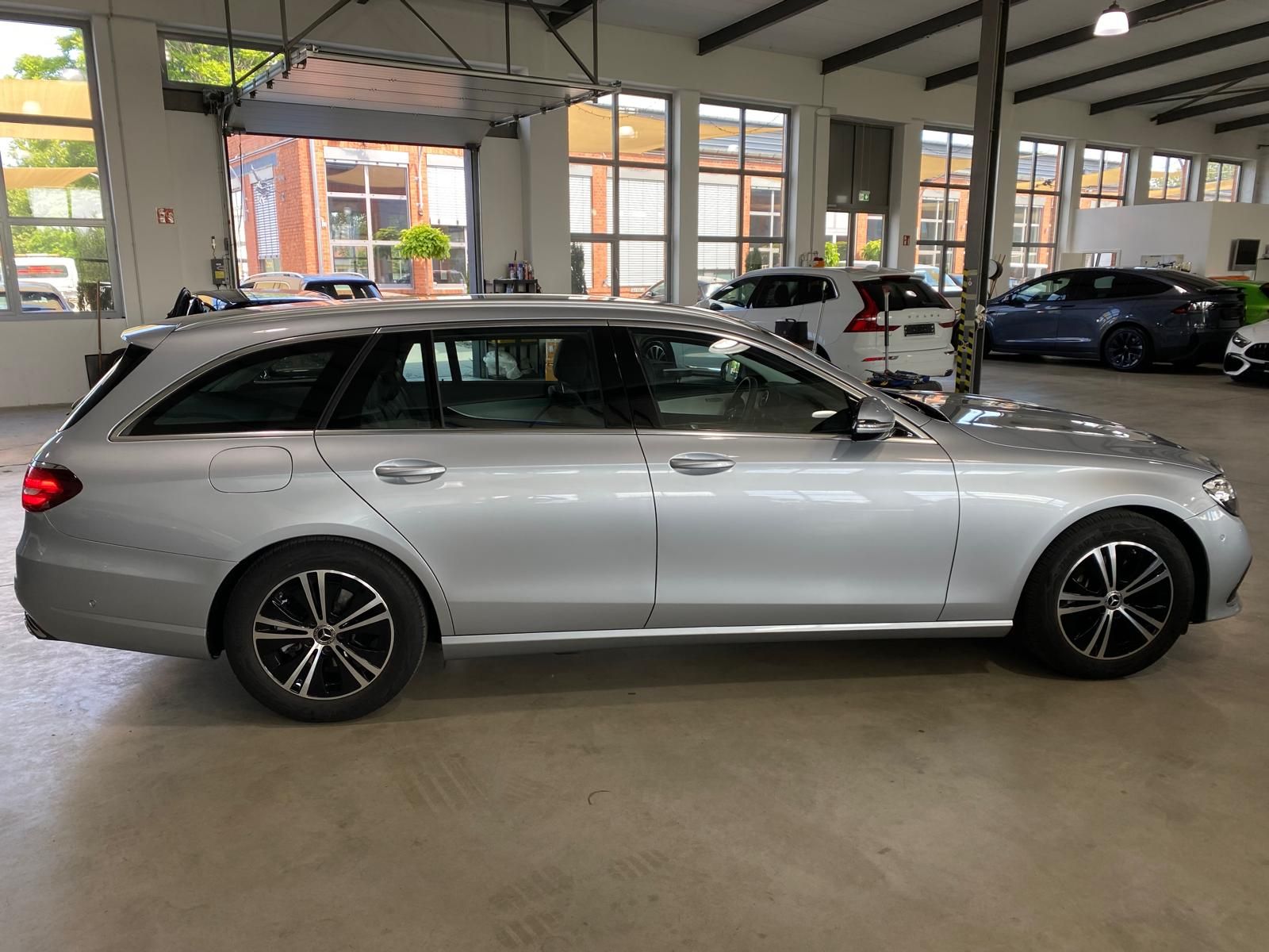 Fahrzeugabbildung Mercedes-Benz E 200 T-Model Avantgarde/LED-High/1.HD/